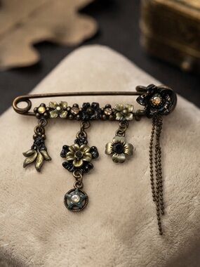 Vintage-Style Floral Safety Pin Brooch with Rhinestone Charms & Chain Tassel